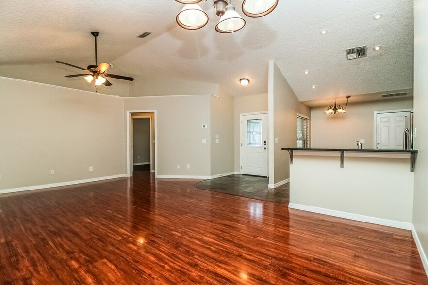 Building Photo - 1215 Creek Woods Cir