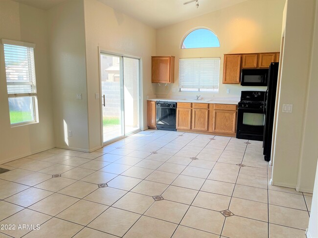 Building Photo - 1691 E Park Ave