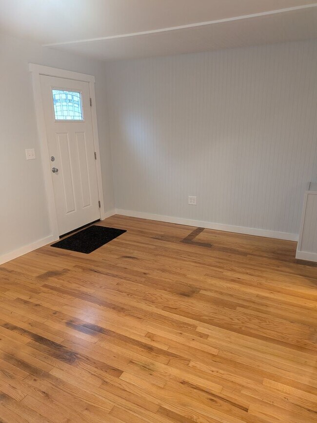 Building Photo - Single Family Home Near the Hospital & Minutes from Downtown Lexington