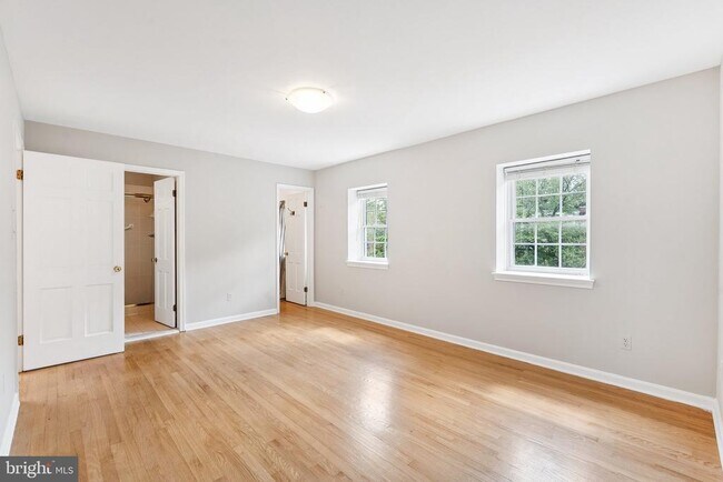 Building Photo - 214 James Thurber Ct