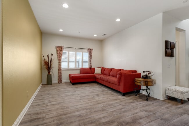 Building Photo - 30916 Snowberry Ln