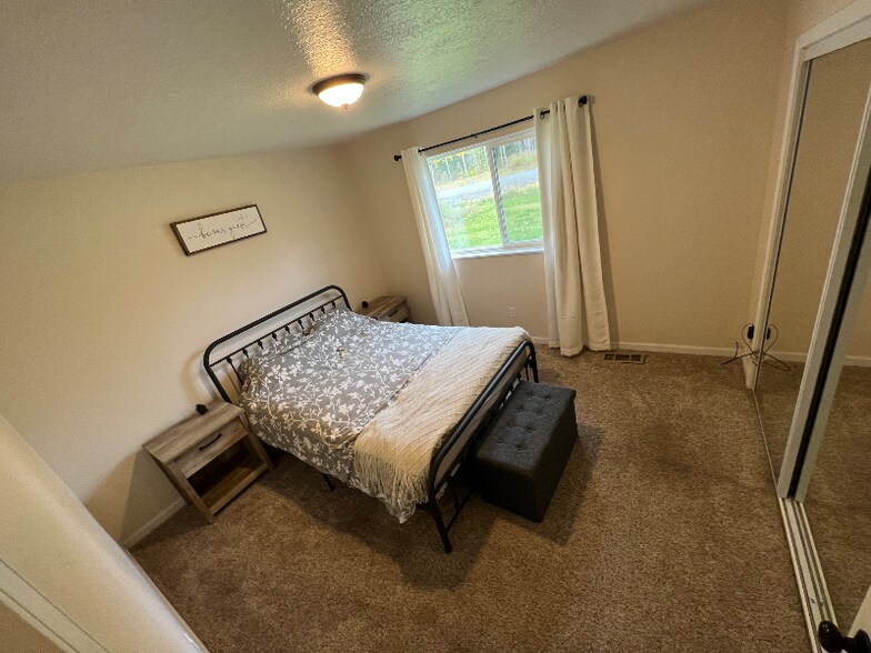 Building Photo - 48160 Rustic Ave