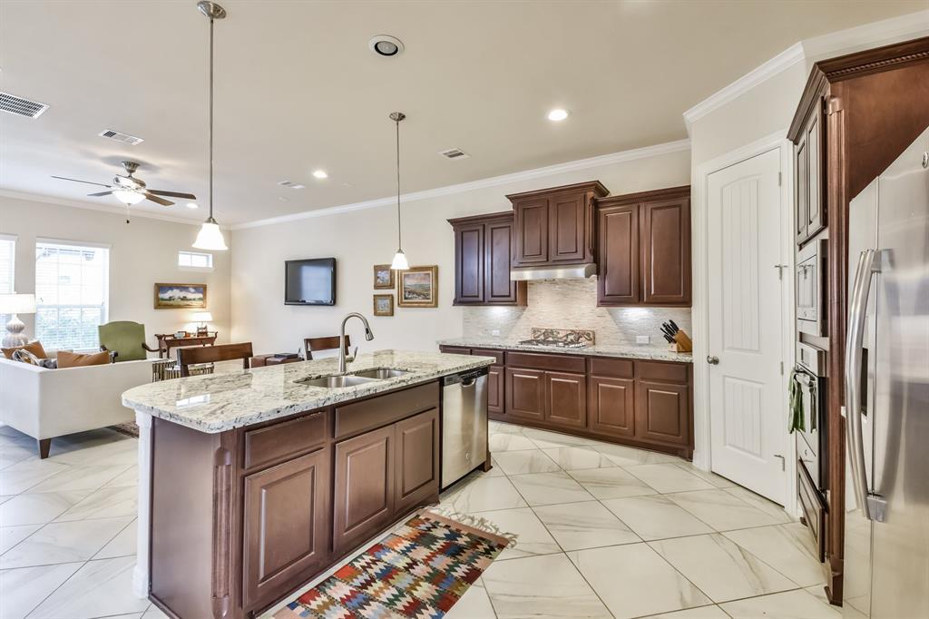 Large kitchen with pantry room - 1410 Upland Orchard Dr