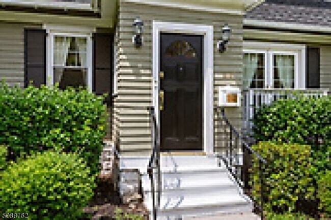 Building Photo - 210 North Ave