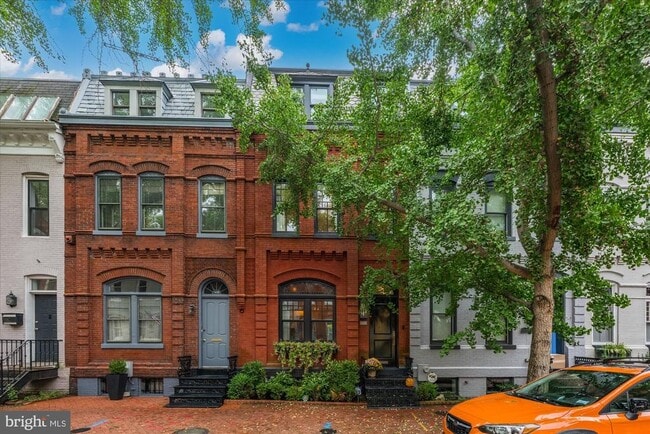 Primary Photo - 1524 Swann St NW