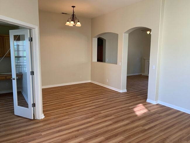 Building Photo - Turlock 4 Bedroom 2 bathroom home Near Chr...