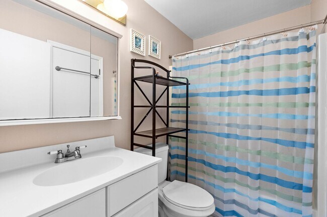 Building Photo - First Floor Seasonal Rental Available December 1, 2025-June 30, 2026-Golf Colony 40S