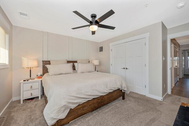 Building Photo - The Enclave At Gambrill View