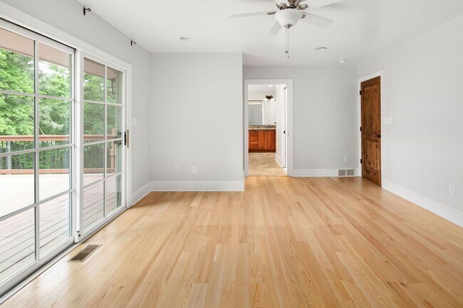 Building Photo - Spacious and Private Home in Biltmore Forest