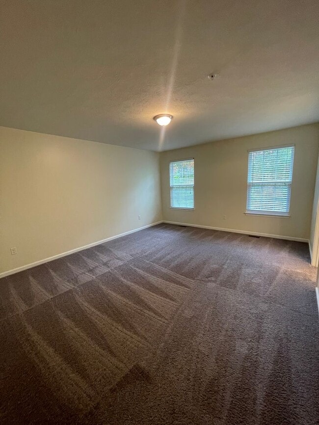 Building Photo - Gorgeous 3 BD/ 2.5 BA Townhouse Available ...