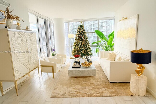 Building Photo - 851 NE 1st Ave