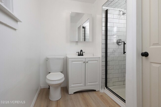 Building Photo - 12 Main St