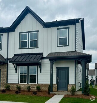 Building Photo - Beautiful 3BR/2BA w/ Office Townhouse in P...