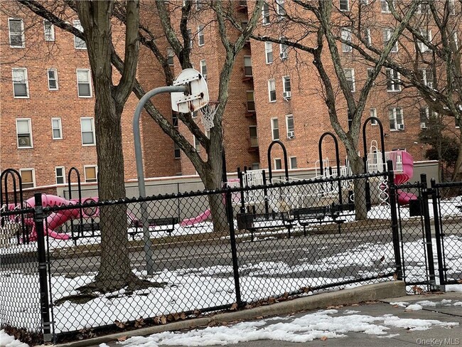 Building Photo - 1 Vincent Rd