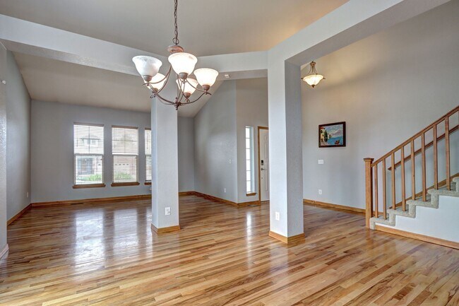 Building Photo - Canterberry Crossing Parker CO 4 bed 3 bat...