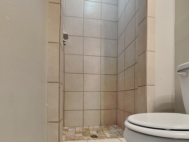 Building Photo - 6936 Clovis Rd