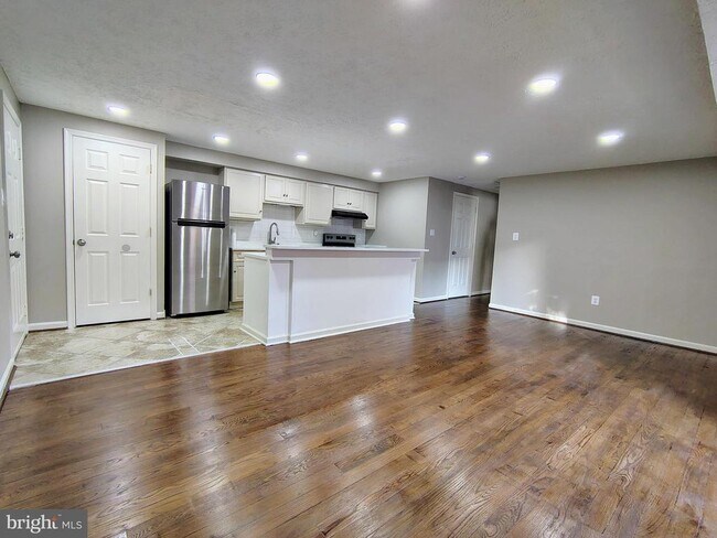 Building Photo - 12407 Hickory Tree Way