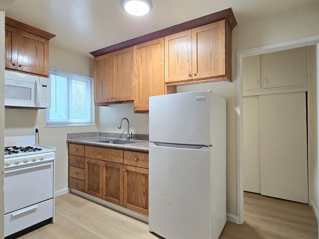 Building Photo - 623 Buckeye St