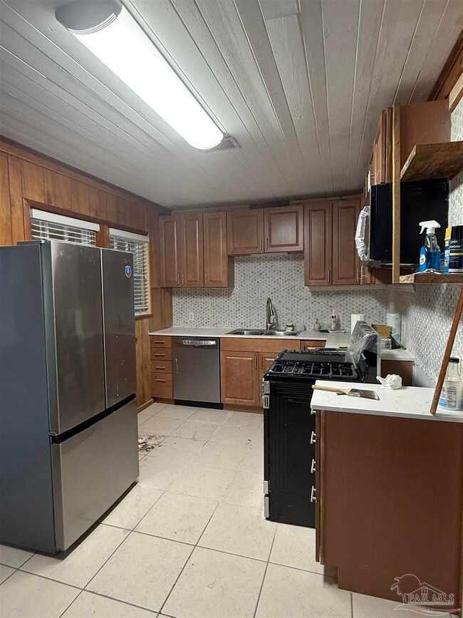 Building Photo - 307 E La Rua St