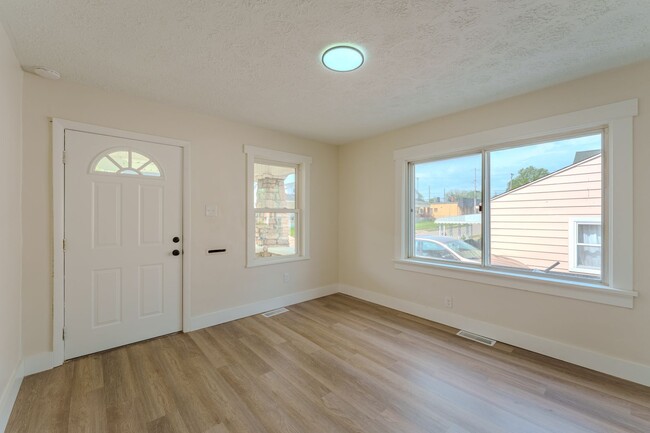 Building Photo - Remodeled 2 bedroom with off street parkin...