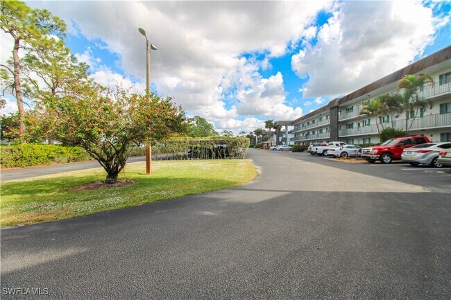 Building Photo - 5635 Rattlesnake Hammock Rd