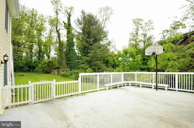 Building Photo - 10506 Oak Pl