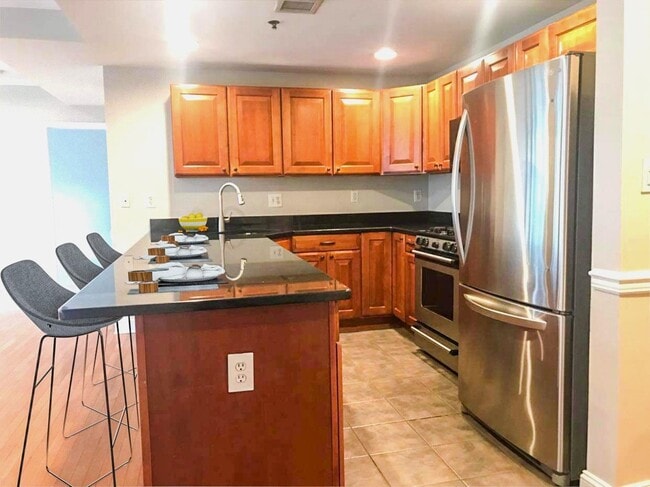 Building Photo - 727 Monroe St