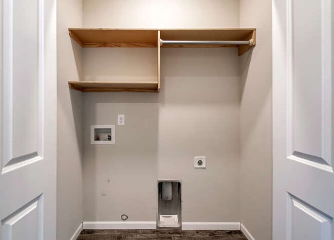 Building Photo - 1333 Azena St