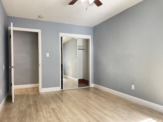 Building Photo - 3535 N San Joaquin St