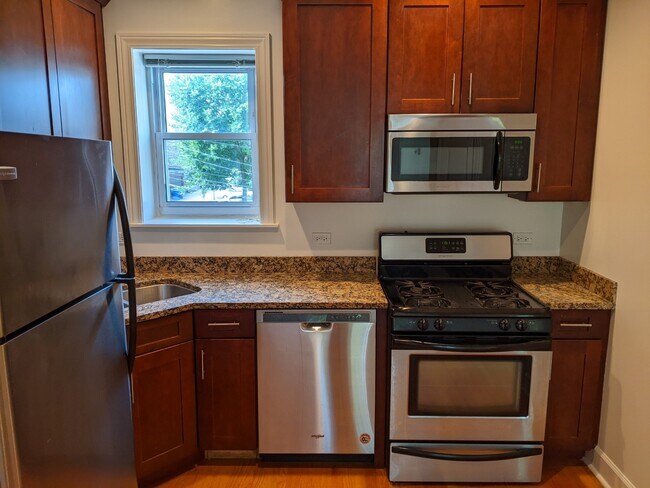 Building Photo - 142 Elmwood Ave