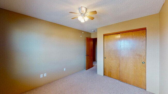 Building Photo - 3 bedroom 2.5 bathroom southwest Albuquerque