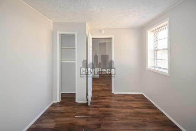 Building Photo - 6123 E 14th St