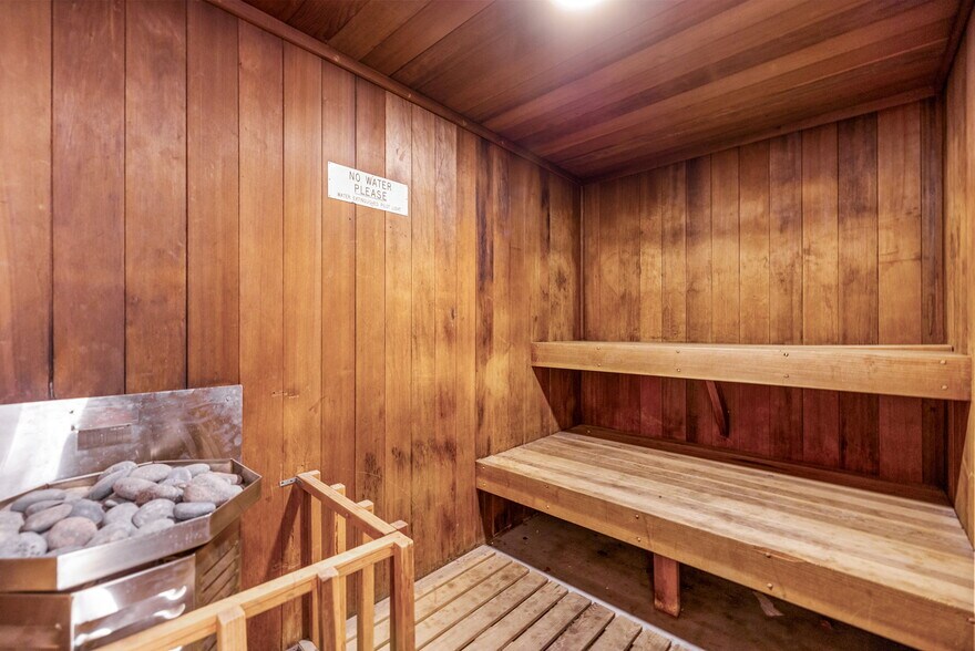 Building Photo - 1600 Ardmore Ave