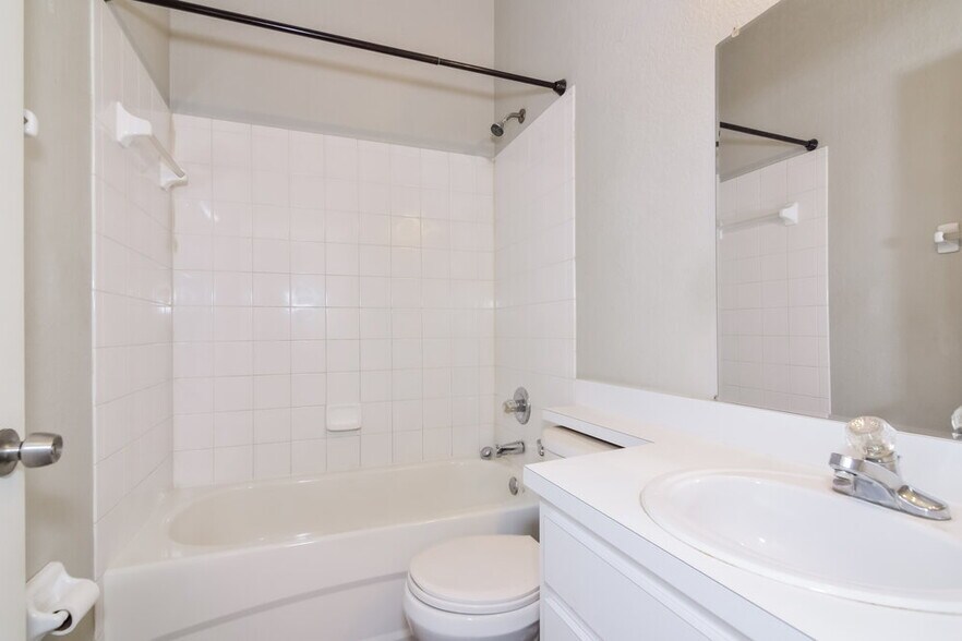 Building Photo - 306 Carriage Crossing Cir