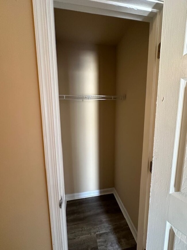 Building Photo - 3 Bedroom 2 Bathroom Duplex
