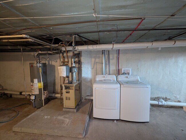 Building Photo - Charming updated 3 bedroom 1 bath Home in ...
