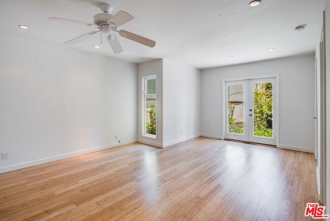 Building Photo - 224 Sunridge St