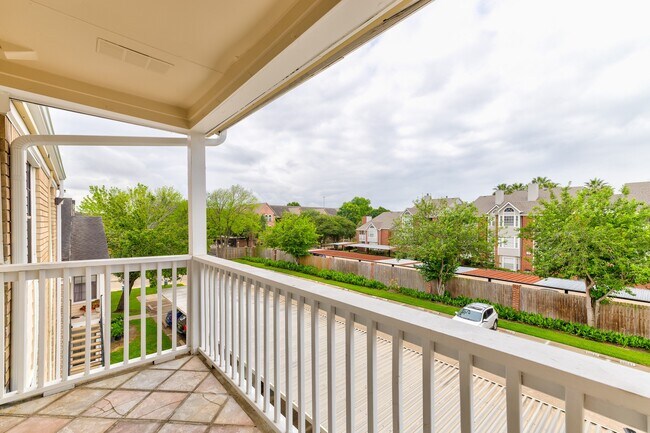 Building Photo - 2750 Holly Hall St