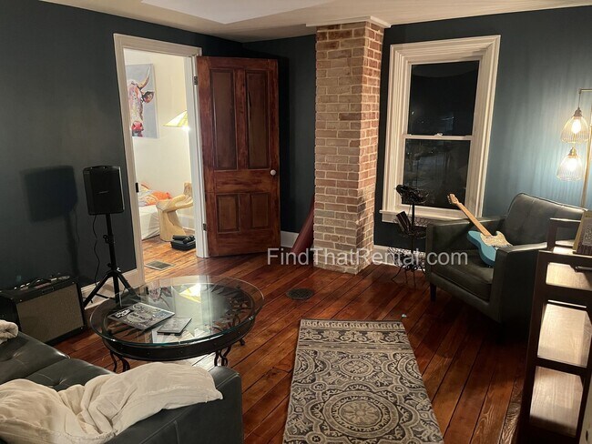 Building Photo - Downtown Carlisle Beautifully Renovated Pe...