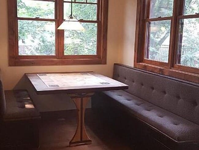 Building Photo - Don't miss this gem on Bend's West Side!