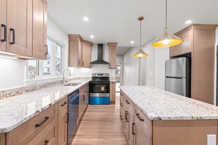 Building Photo - 62 Locust St