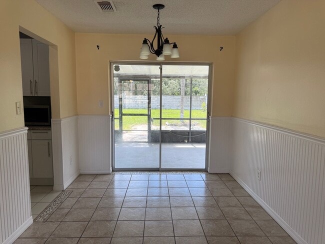 Building Photo - 4712 Dandelion Dr