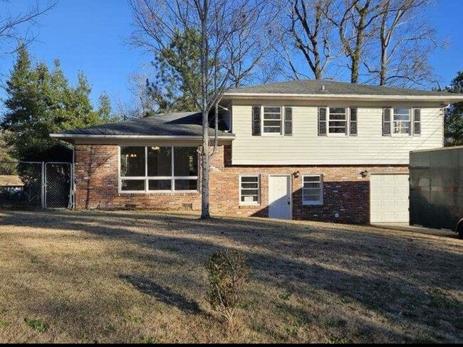 Building Photo - Spacious 4BR House in Columbus