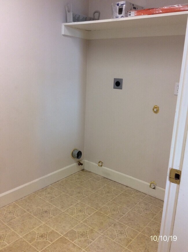 Building Photo - 1511 Burrows Ct