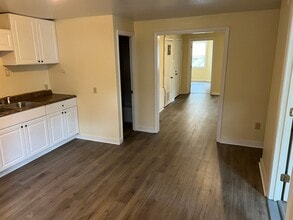 Building Photo - 375 Elm St