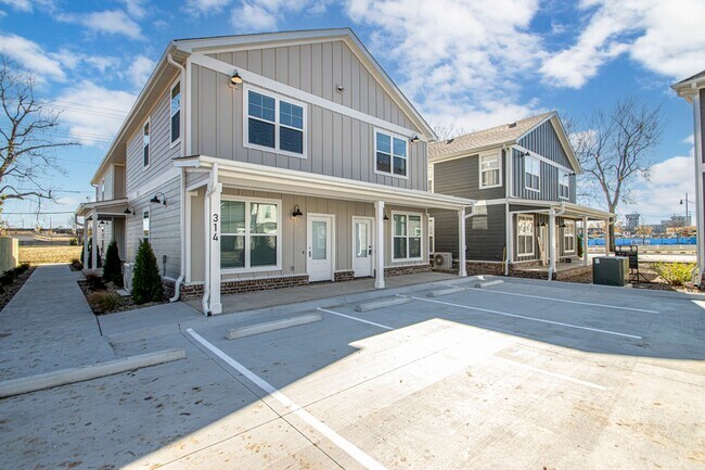 Primary Photo - 1 Bed 1.5 Bath Luxury Energy Efficient Tow...