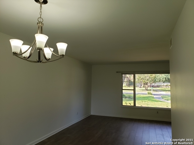 Building Photo - 600 Antler Dr