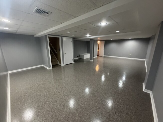 Building Photo - 30 Hawk Valley Ln