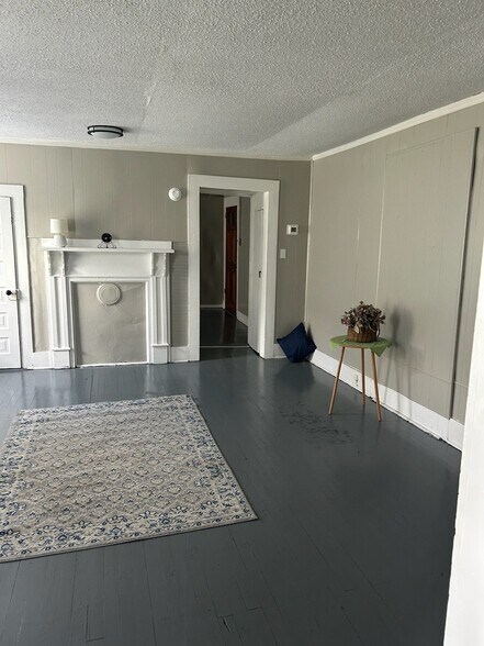 Building Photo - 526 E Fisher St