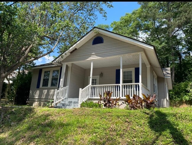 Building Photo - 18 Hemlock Dr